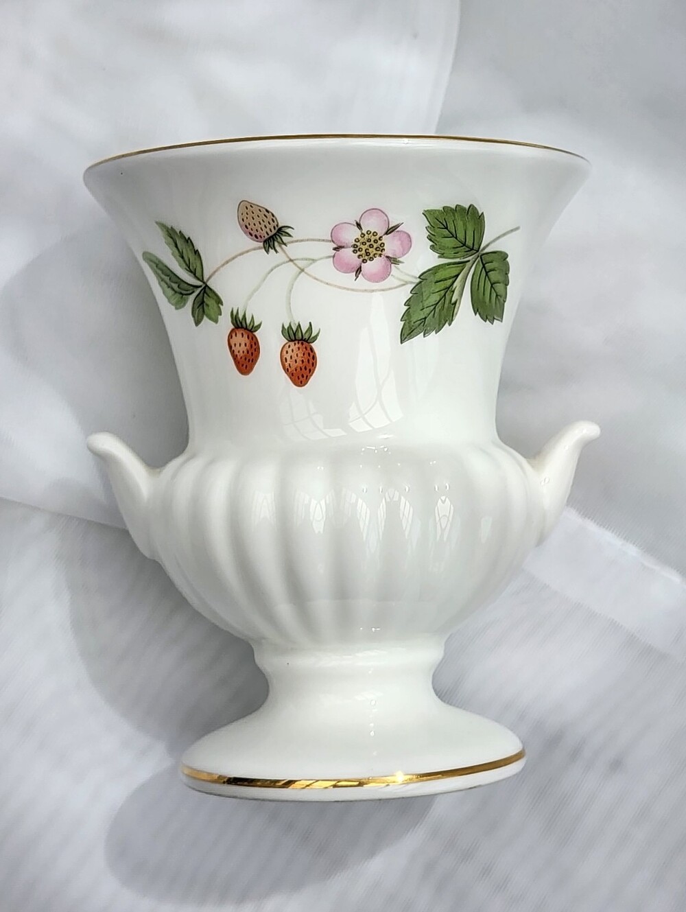 Wedgwood England Wild Strawberry Urn Shape Toothpick Holder Small Vase 3.25"